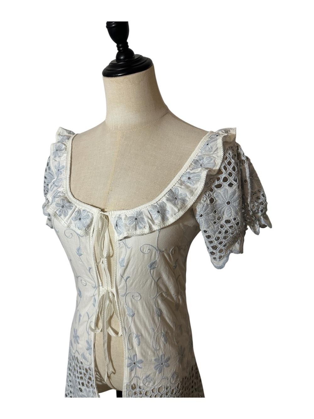 Embroidered‎ Tie-Front Top - Picture 4 of 10